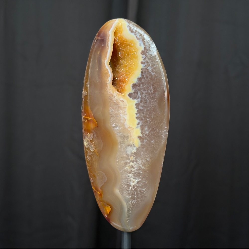 Druzy Agate on Stand - DAS13 - 🏜️🍑🏜️